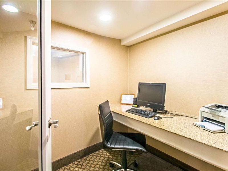 Comfort Inn Falls Church - Tysons Corner Exterior foto