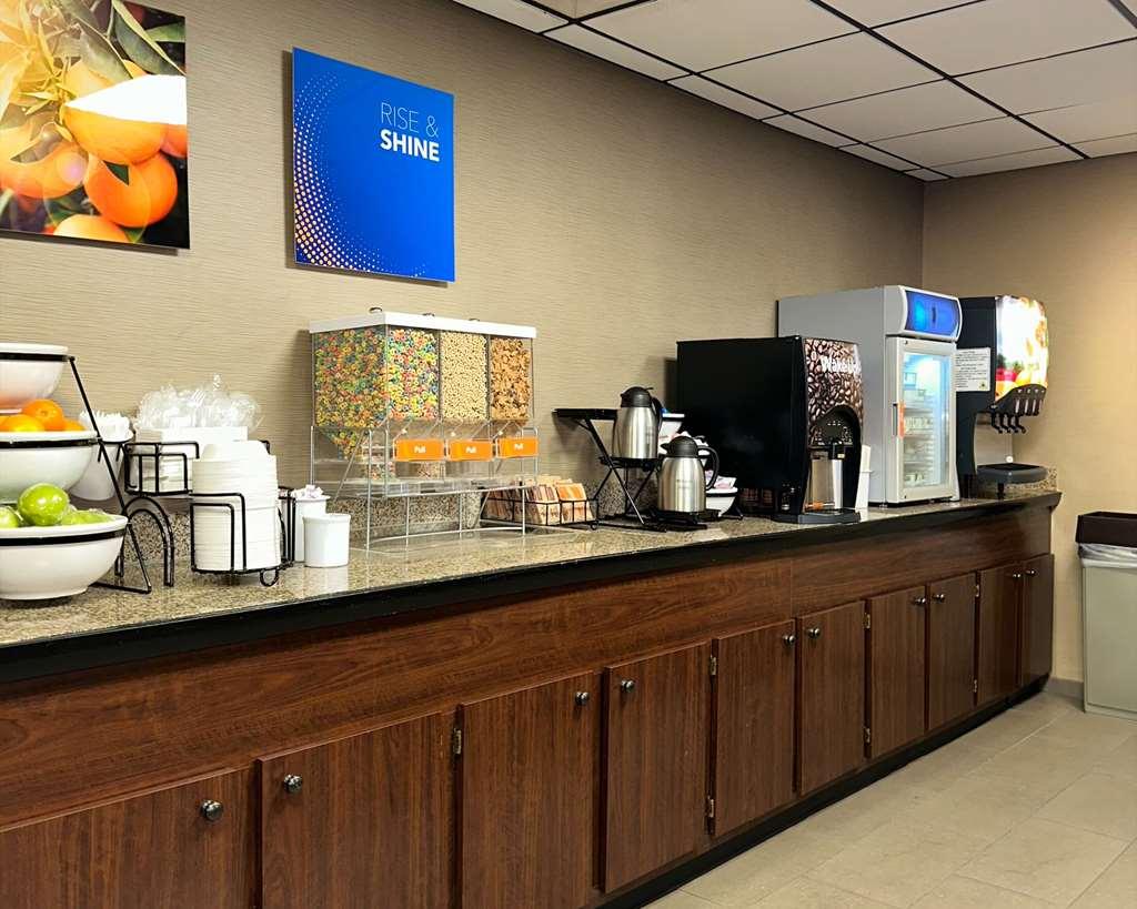 Comfort Inn Falls Church - Tysons Corner Restaurant foto