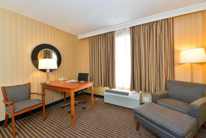 Comfort Inn Falls Church - Tysons Corner Exterior foto
